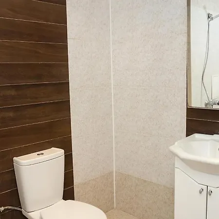 Essence One-bedroom W/ Parking & Terrace Appartamento