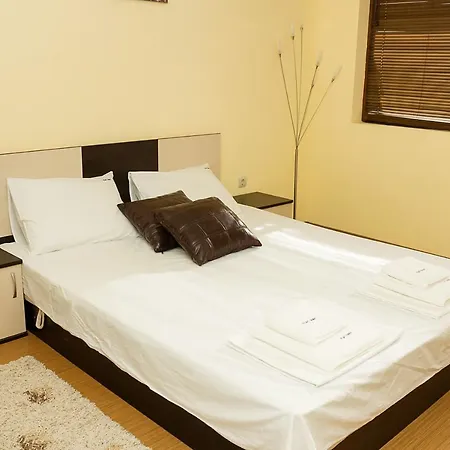 Essence One-bedroom W/ Parking & Terrace Appartamento