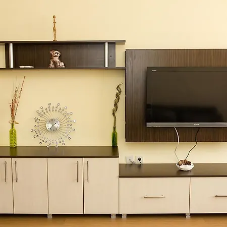 Essence One-bedroom W/ Parking & Terrace Appartamento